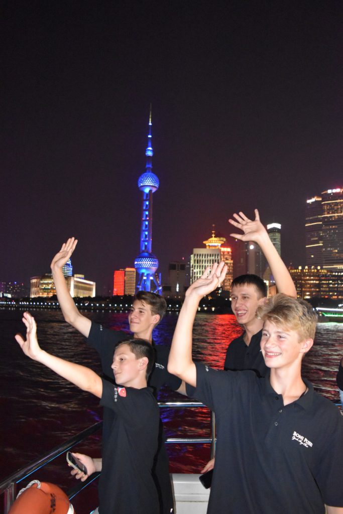 foto pro tisk - výlet na lodi Šanghaj - čína 2016 - Boni pueri