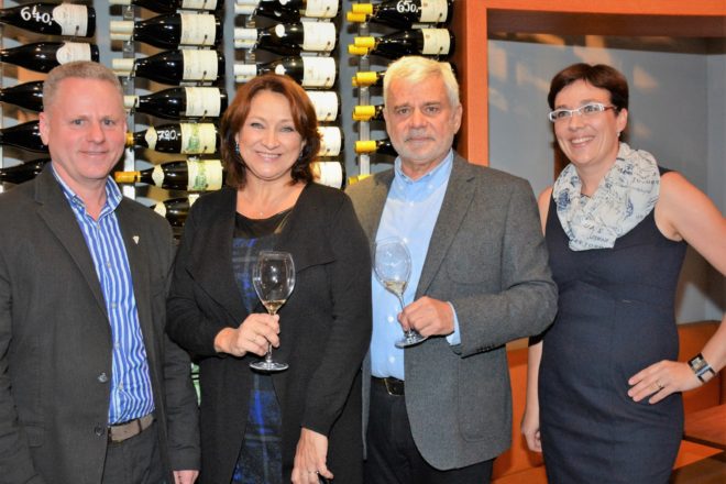 Milovníci kvalitních vín Zlata Adamovská a  Petr Štěpánek hodnotili investiční vína z věhlasného Chateau Margaux