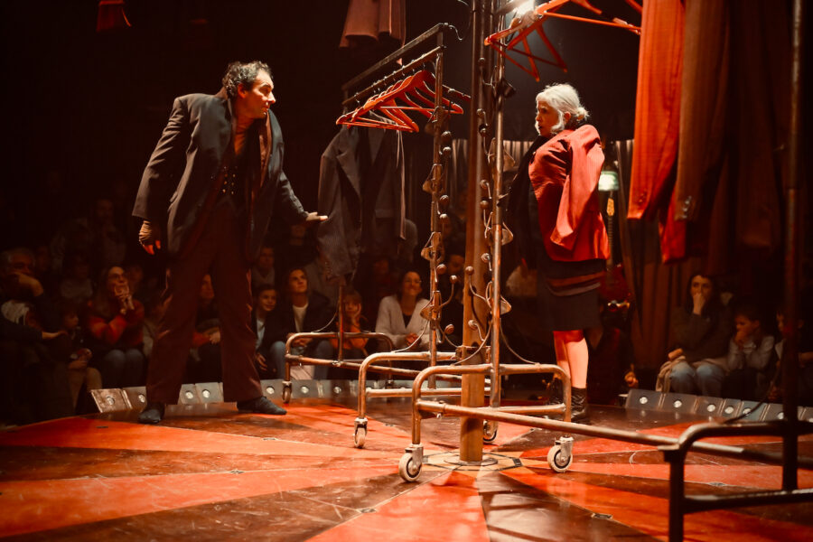 Ohnivé Stvoření pro všechny, novocirkusoví mistři z Francie a Kanady a dvě premiéry české scény