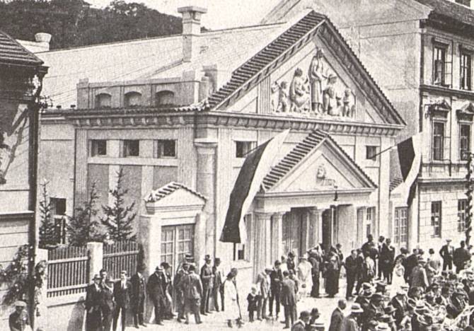 100 let Branického divadla