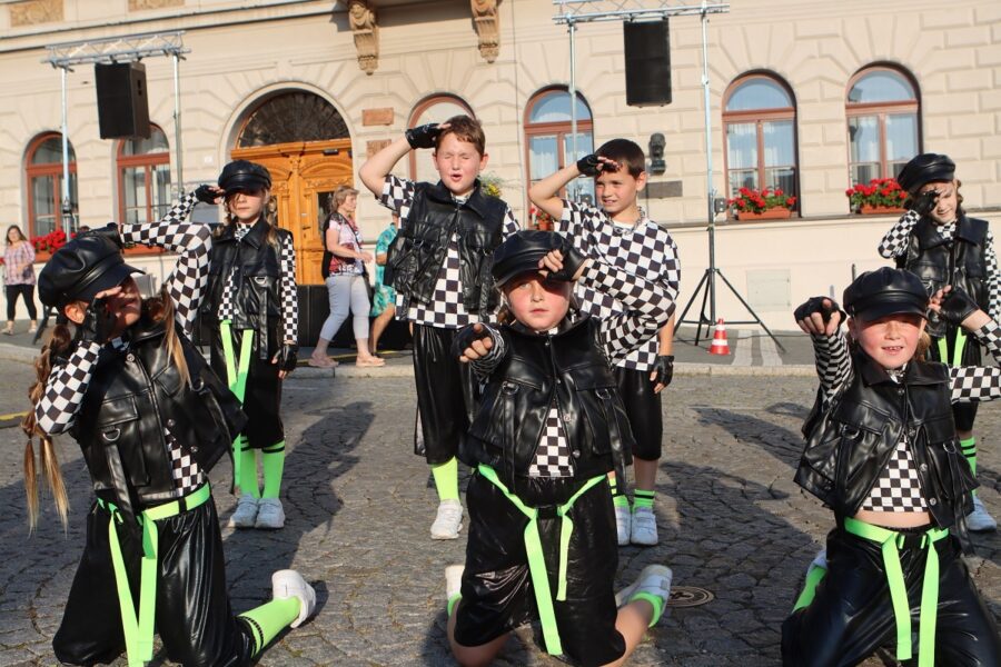 „Zpívání z balkonu“