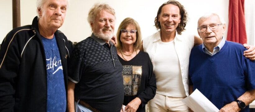 Papoušek i s bidýlkem jako dárek!