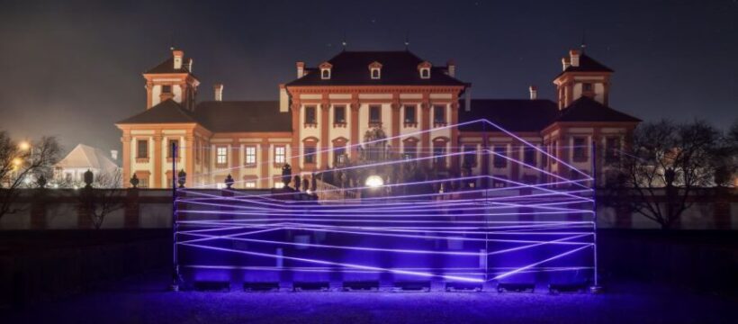 Zámek Troja září sedmi světelnými  instalacemi