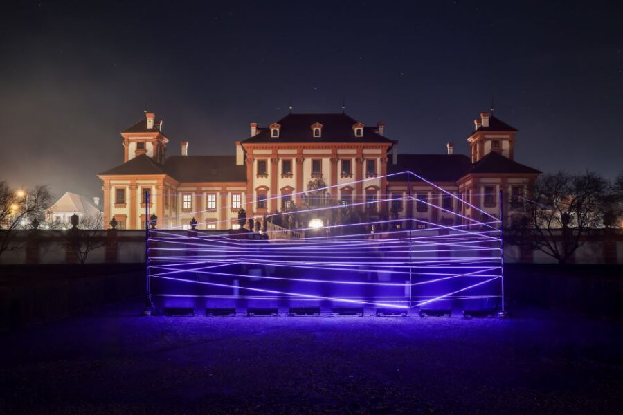 Zámek Troja září sedmi světelnými  instalacemi